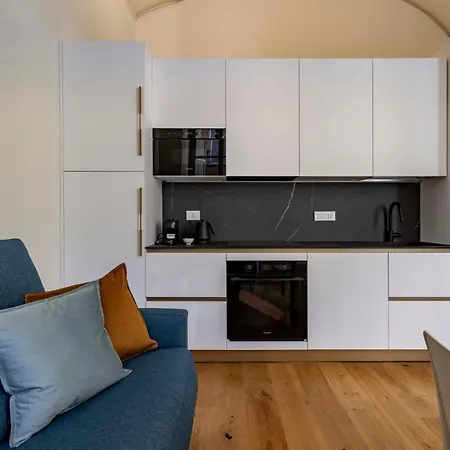 Lagrange * تورينو